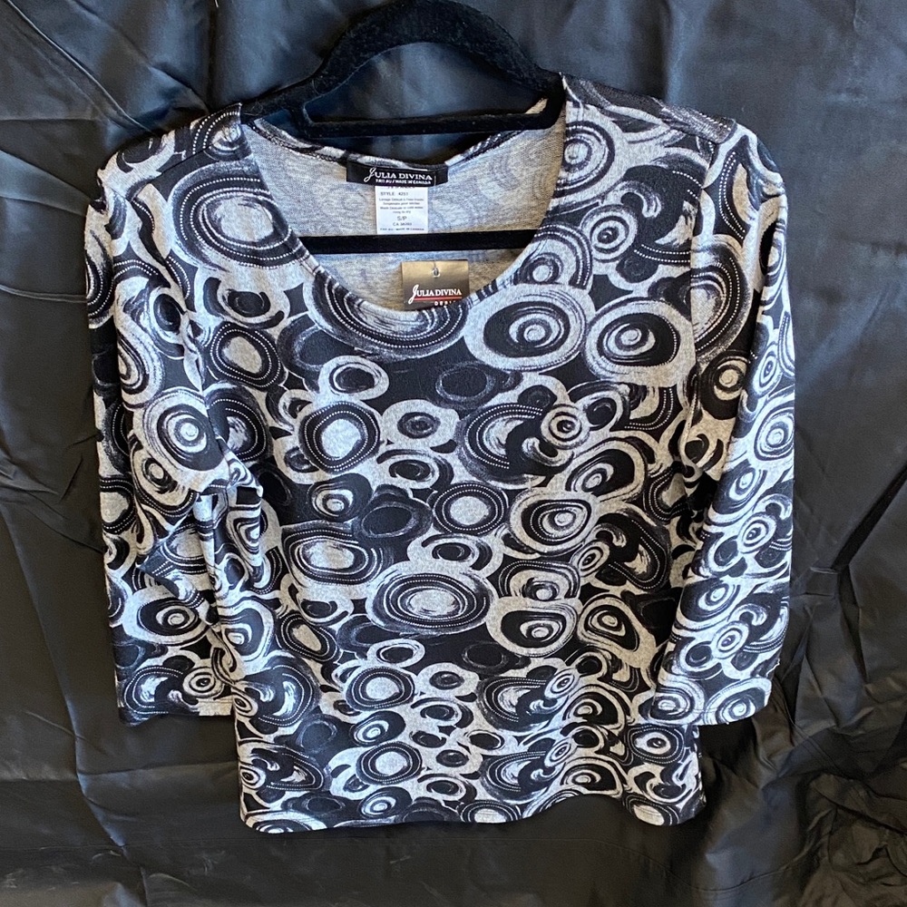 Julia Divina Black and Grey Swirl Long Sleeve Top